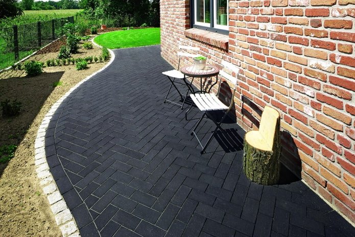 zwarte stoeptegels
