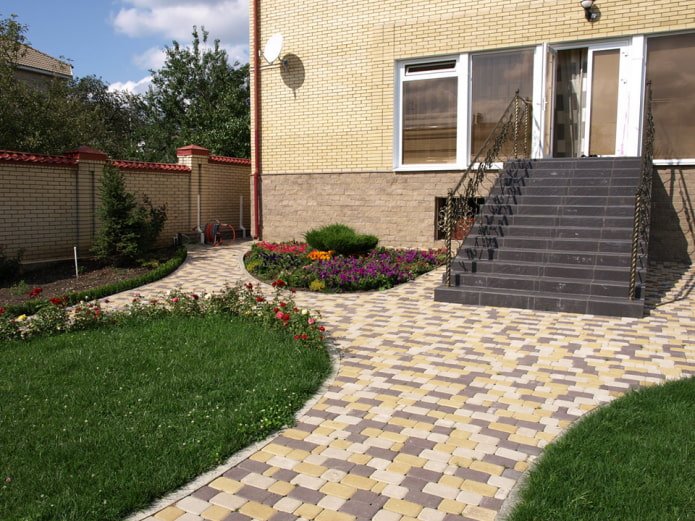 straattegels in de binnenplaats van een priv?woning