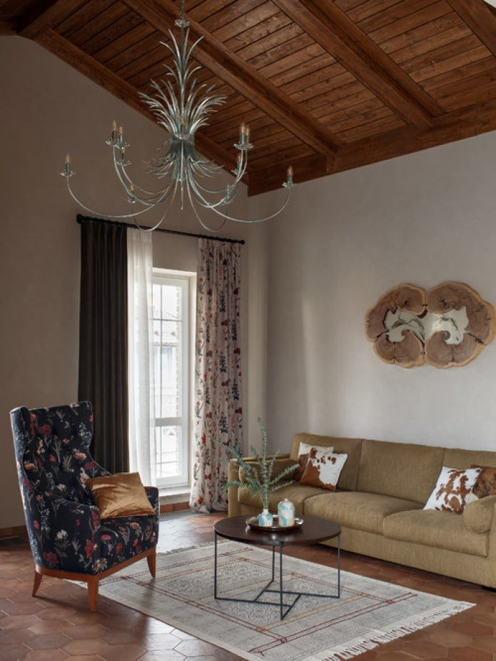 een stoel bij een bank passen