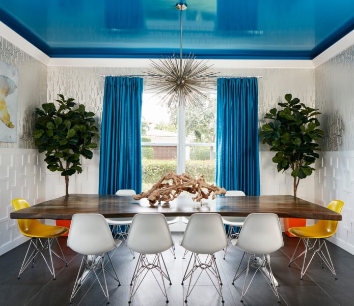 Glanzend blauw plafond