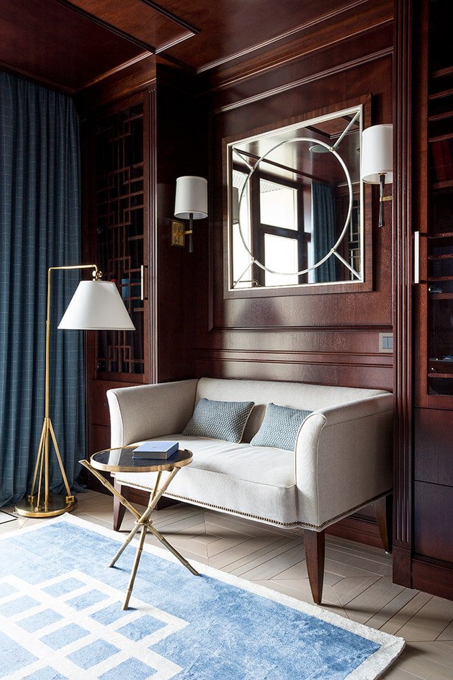 Blauwe gordijnen en tapijt