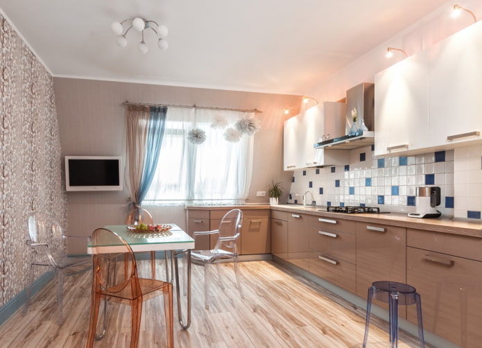 beige muren in het keukeninterieur