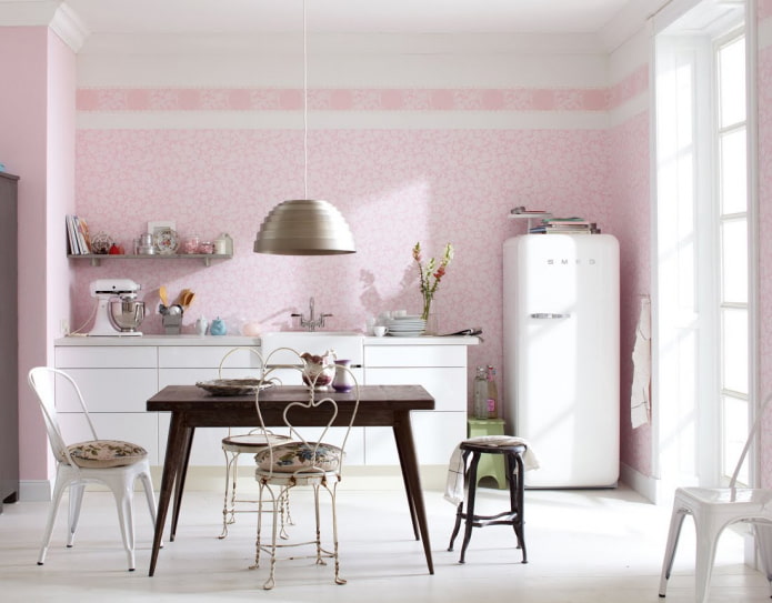 roze muren in het keukeninterieur