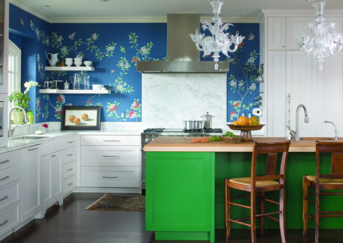 blauwe muren in het interieur van de keuken
