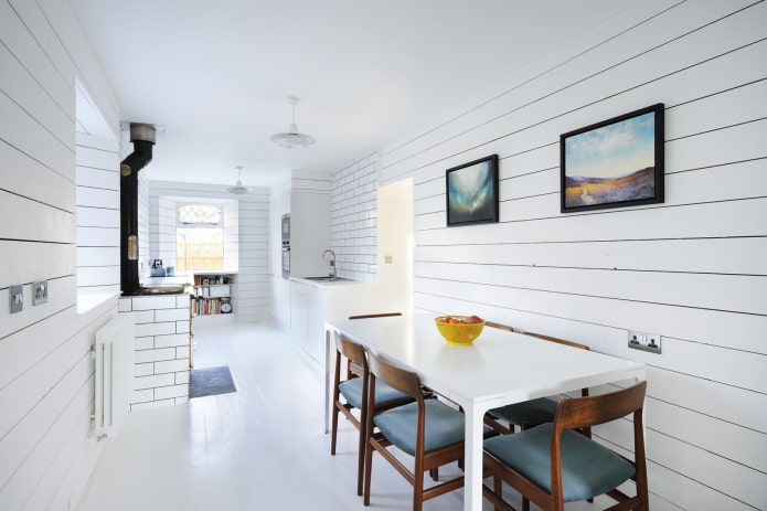 witte muren in het keukeninterieur