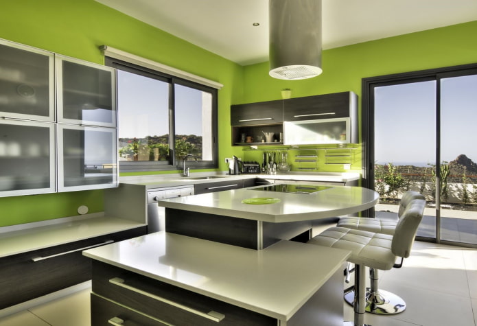 groene muren in het keukeninterieur