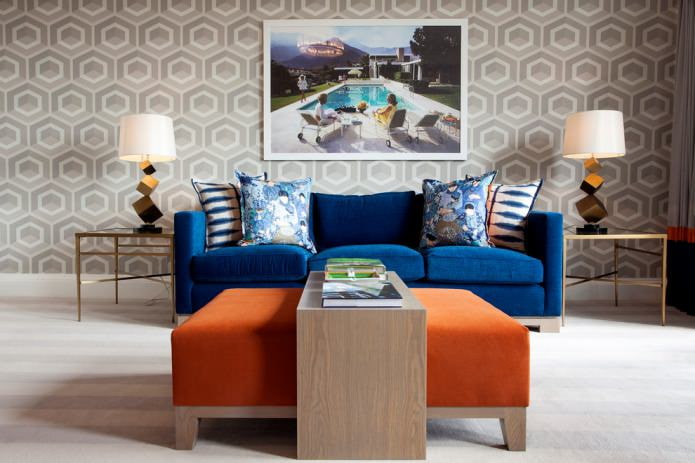 behang met patroon op de muur