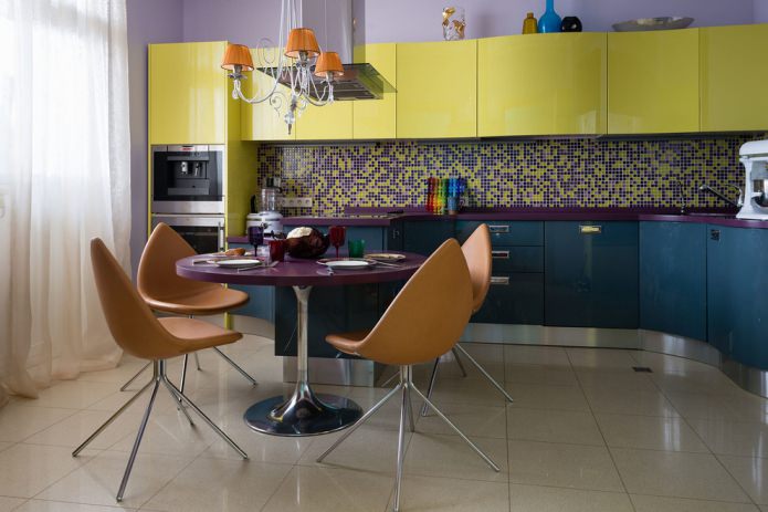 combinatie van een paarse tafel en aanrechtblad
