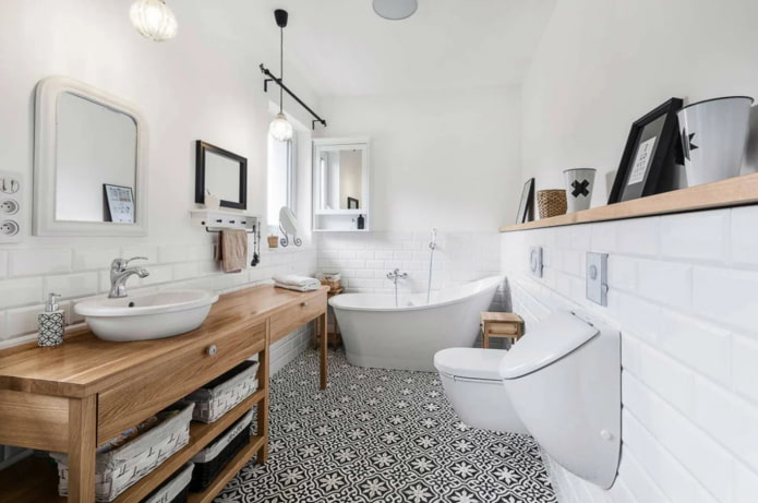 zwart-witte vloer in de badkamer