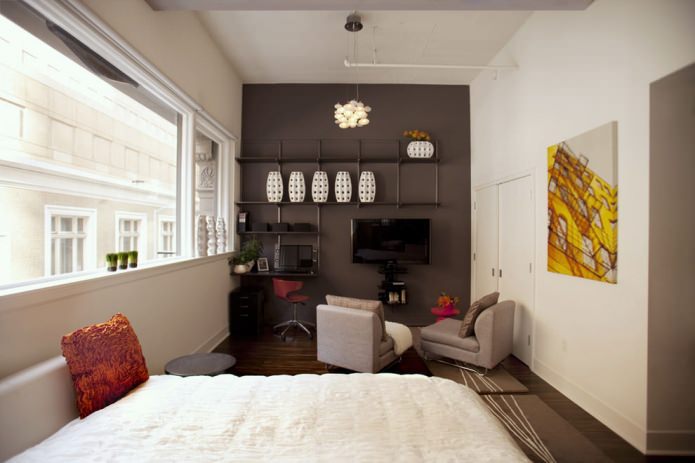 een combinatie van kleuren voor muren, vloer en plafond in een smalle kamer