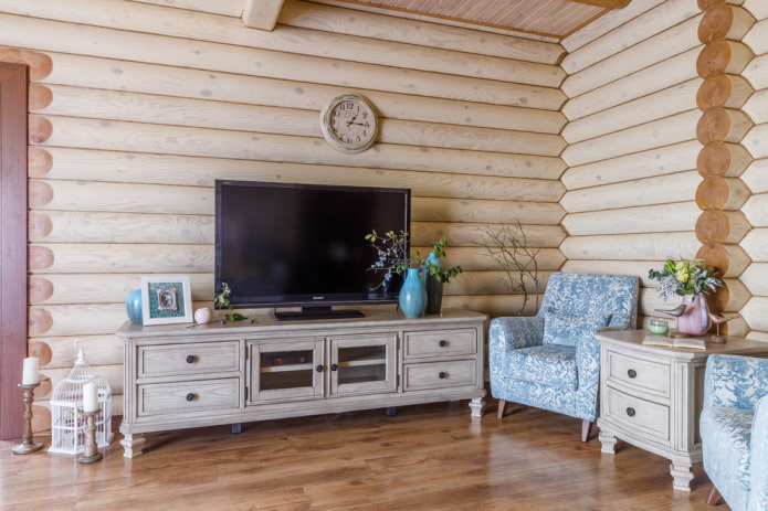 TV-meubel in een landelijk interieur