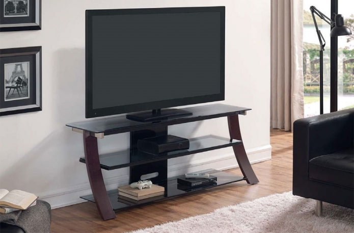 TV-meubel met planken aan de binnenkant