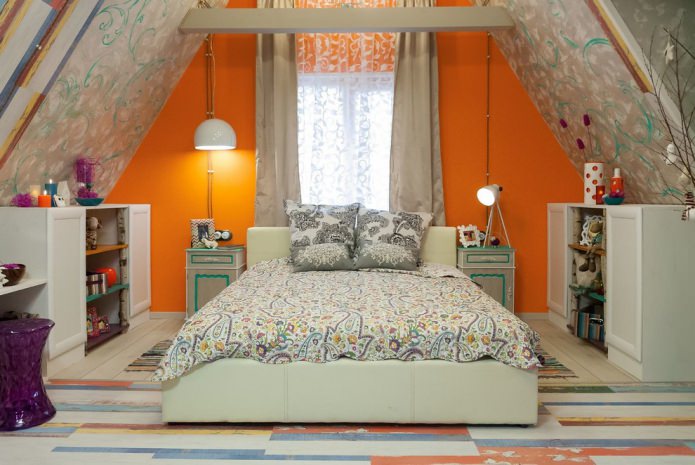 tule met patroon in de slaapkamer op zolder