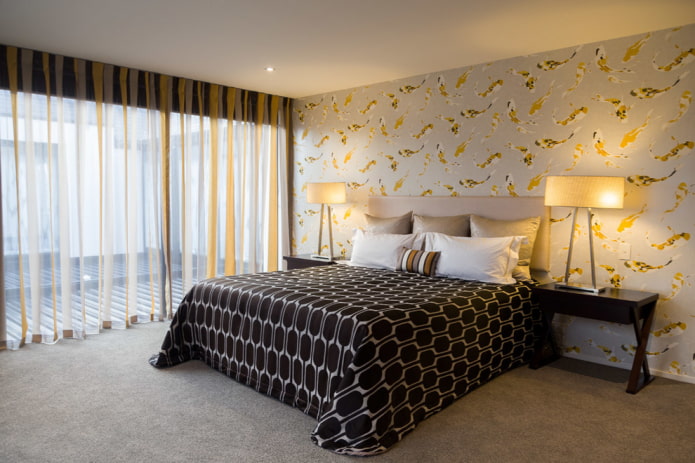streepgordijnen in het slaapkamerinterieur