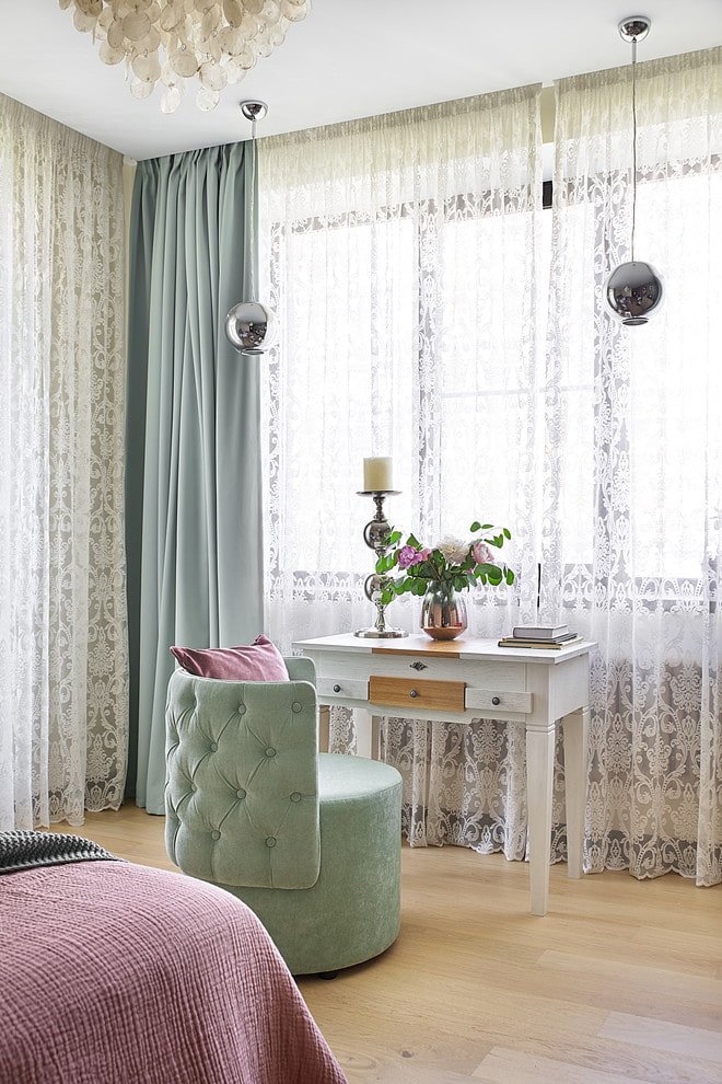 Kanten gordijnen in de slaapkamer