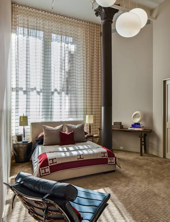 streepgordijnen in het slaapkamerinterieur