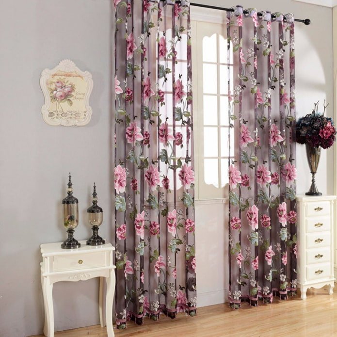 tule met bloemenprint