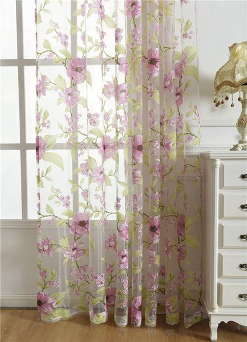 tule met bloemen