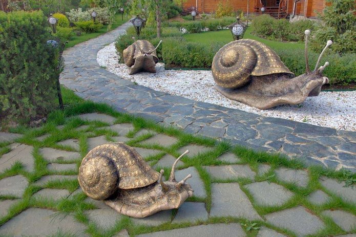 slakkensculpturen in landschapsontwerp