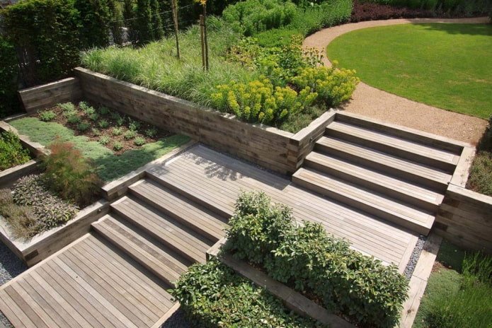 houten terrassen in de tuin