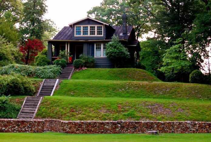 terrasvorming van een perceel op een helling