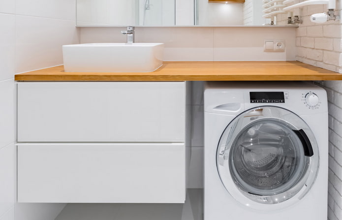 hangkast en wasmachine onder het aanrecht