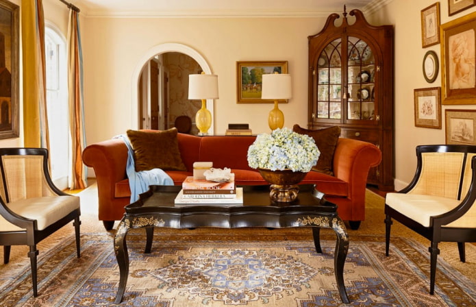 hoekdressoir in het interieur van de hal
