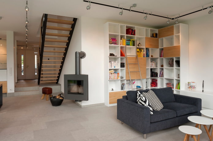 hoekboekenkast in het interieur van de woonkamer
