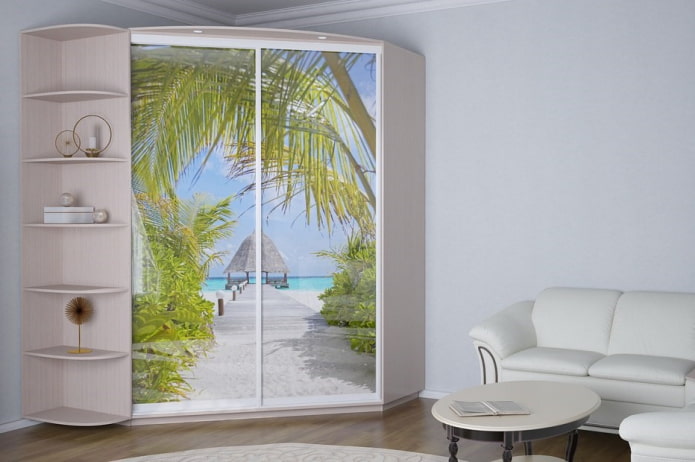 ontwerp van een hoekkast in het interieur van de hal