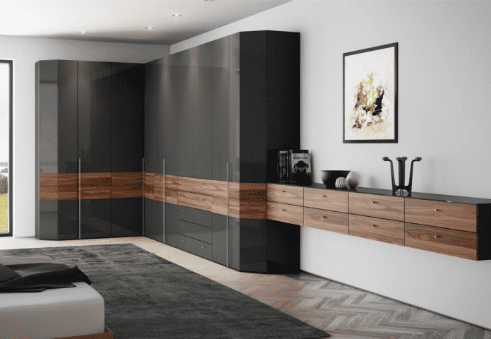 hoekkast in de interieur van de hal in een moderne stijl