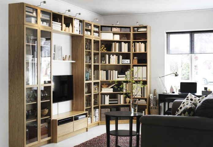hoekkast voor boeken in de hal