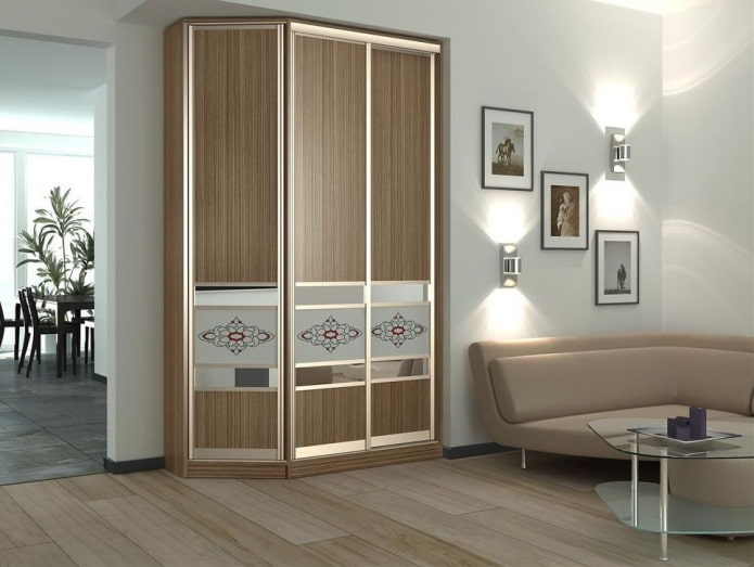 ontwerp van een hoekkast in het interieur van de hal