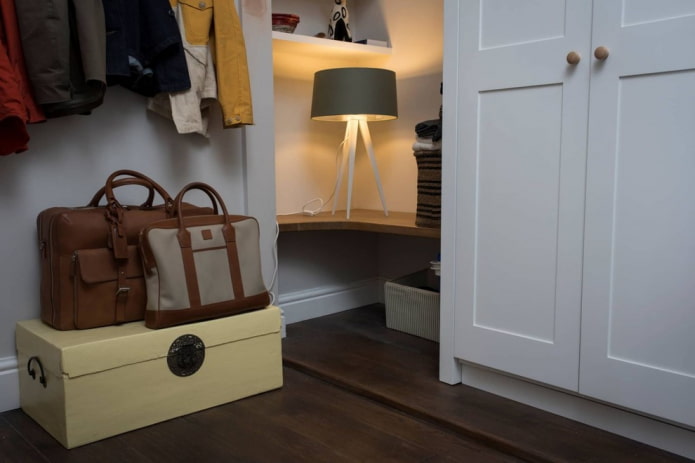 Lamp in een hoekkast