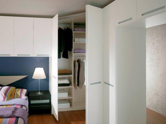 driehoekige hoekkast in de slaapkamer