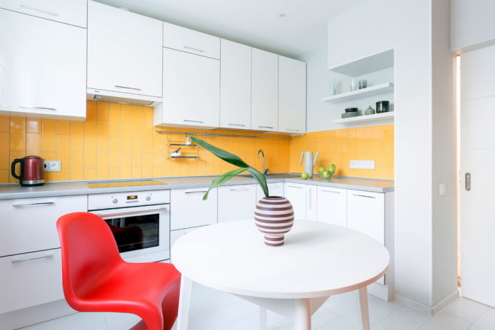 eethoek in het interieur van de keuken