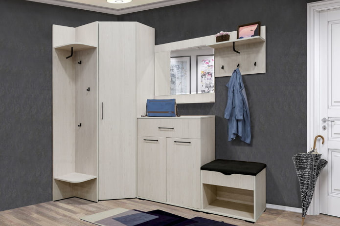 ganginterieur met een hoekkast van gelamineerde spaanplaat