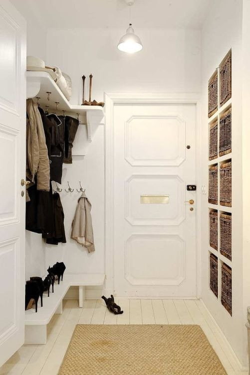 Open kleerhangers en planken