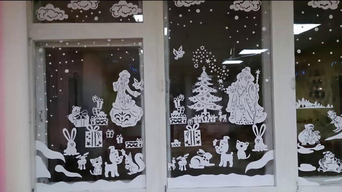 wintercompositie op het raam