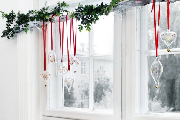 Transparante ballonnen op het raam