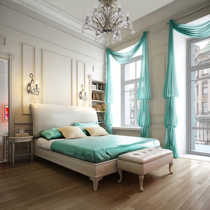 turquoise tule in de kleur van de sprei en kussens