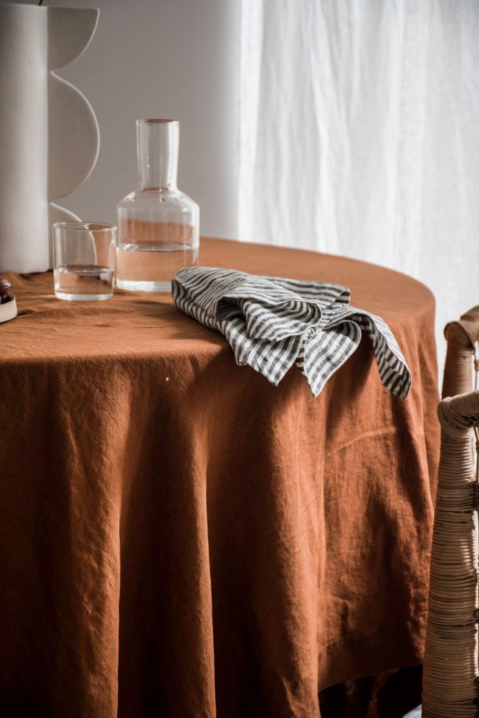 Tafelkleed op een ronde tafel