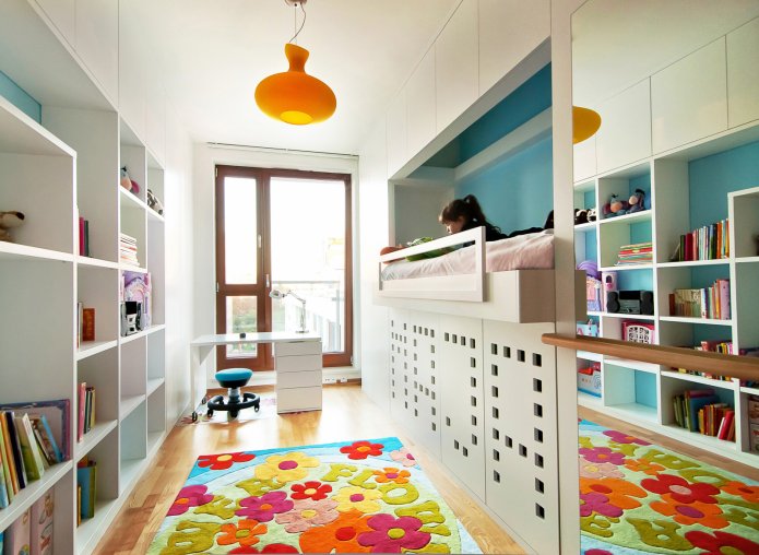 kastmeubilair in een kinderkamer