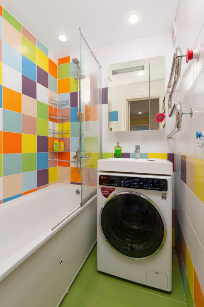 lichte kleine badkamer