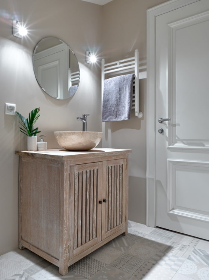 oude kledingkast in het interieur