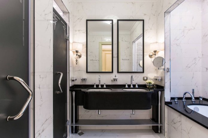 Zwart-witte badkamer