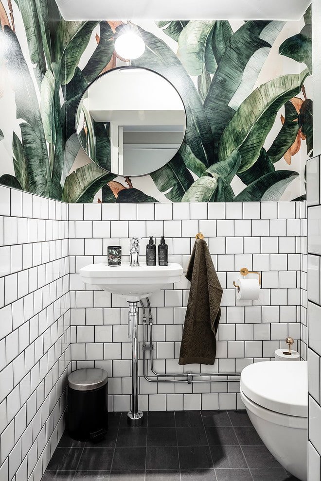 Badkamer met tropisch motief