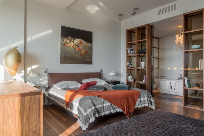 badkamer in de slaapkamer achter het rek