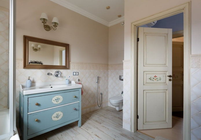 Ruime badkamer in Proven?aalse stijl