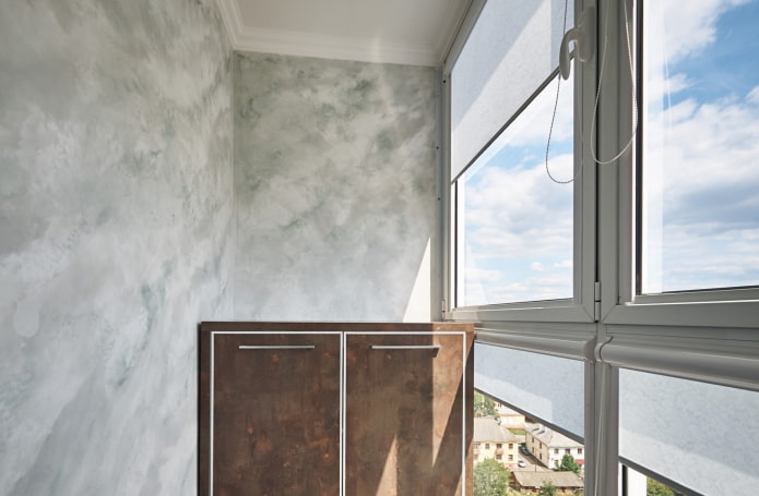 Venetiaans decoratief pleisterwerk op het balkon