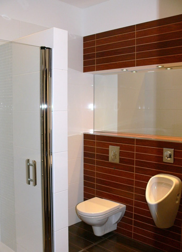 wenge tegels in het toilet